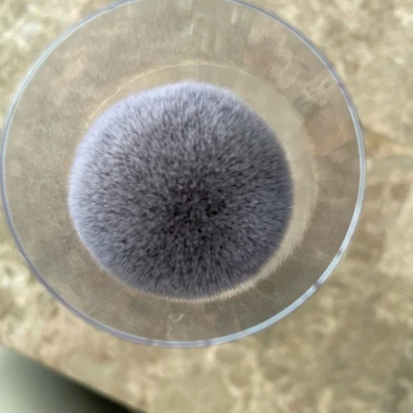 IT Cosmetics Complexion Perfection Foundation Globe Brush (discontinued) - Picture 4 of 4